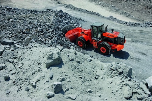 В Великобританию поставлен первый фронтальный погрузчик Hitachi ZW330-5