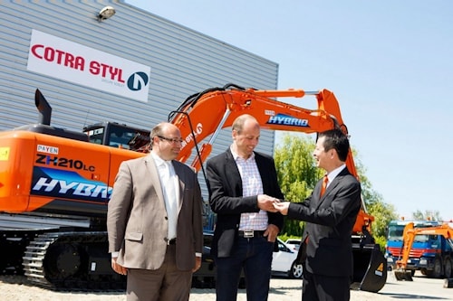 Первый европейский гибридный экскаватор Hitachi доставлен во Францию