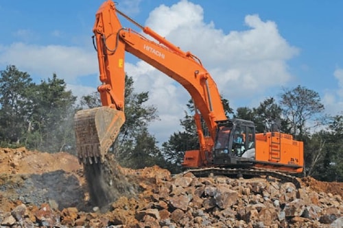 Экскаватор Hitachi ZX670LCH-5 для большого землеройного проекта