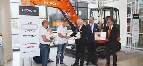 Двухсоттысячный мини-экскаватор Hitachi доставлен в Баварию