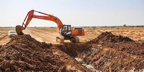 Средний экскаватор Hitachi ZX280LC-5 как сенегальский мелиоратор