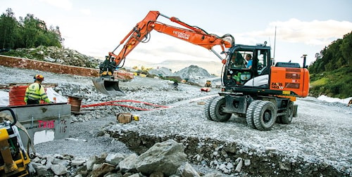 Экскаватор Hitachi ZX140W-5 в норвежском дорожном строительстве