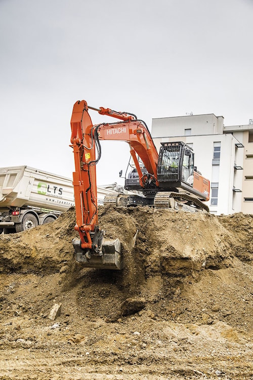 Операторы стимулируют расширение парка Hitachi