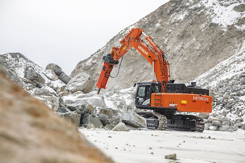 Карьерная компания полагается на гранитную надежность техники Hitachi