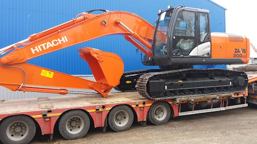 Гидравлический гусеничный экскаватор HITACHI ZX200LC-5G работает в аграрном секторе Республики Беларусь