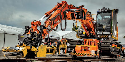 Спецэкскаваторы Hitachi на ремонте австралийских железнодорожных путей