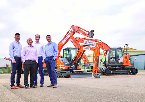 Первые в Великобритании мини-экскаваторы Hitachi Zaxis-6