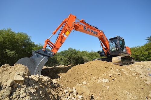 Оператор верен марке Hitachi