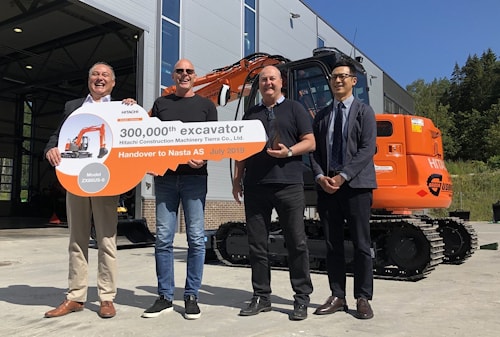 Hitachi и партнеры празднуют поставку 300-тысячного экскаватора Hitachi