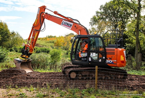 Engcon UK и Hitachi Construction Machinery UK заключают сделку