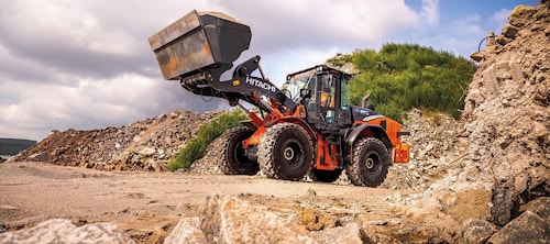 Колесный погрузчик Hitachi ZW180-7 позволяет контролировать ситуацию