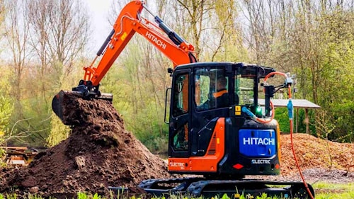 Пятитонный аккумуляторный экскаватор Hitachi с нулевым уровнем выбросов
