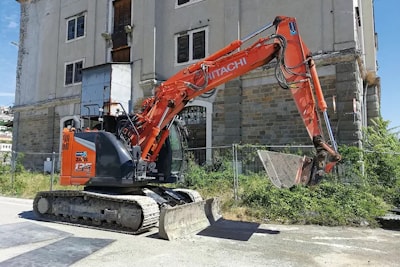 Универсальность парка техники Hitachi помогает итальянской строительной компании справиться со сложным проектом